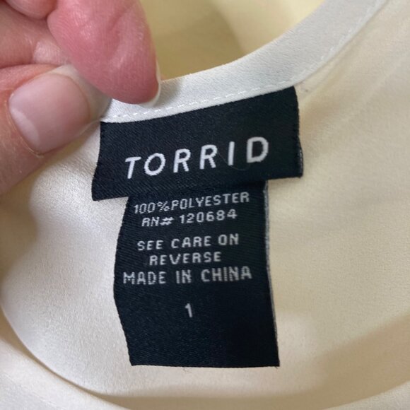 Torrid Womens White Sleeveless V-Neck Chiffon Tank Top 1x Light Stains Ivory - Picture 3 of 8
